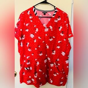Elle red and Black Patterned scrub Top sz large